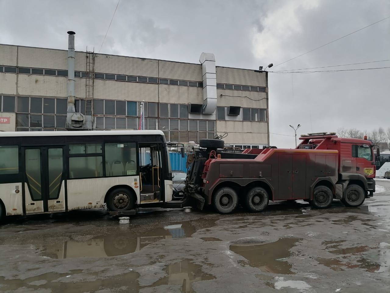 Как выбрать надежную компанию для буксировки автобуса